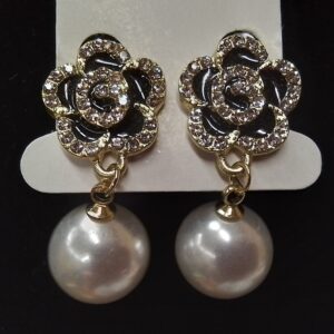 Blk flower w Crystal's & Pearl E/R